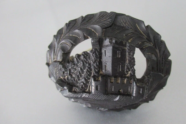 Antik BROSCHE Bog Oak / Gutta Percha geschnitzt Burg Victorian morning brooch