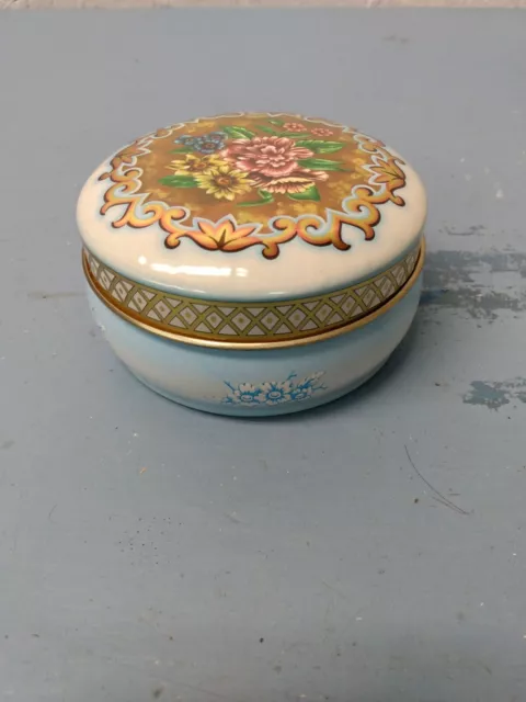 Daher Decorated ware, Small Vintage English Tin, Made in England (LL)