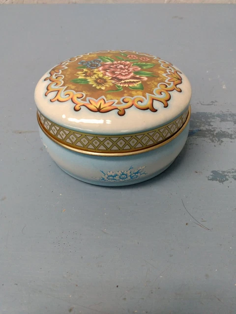 Daher Decorated ware, Small Vintage English Tin, Made in England (LL)