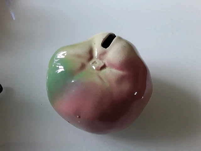 Tirelire à casser en barbotine en forme de pomme