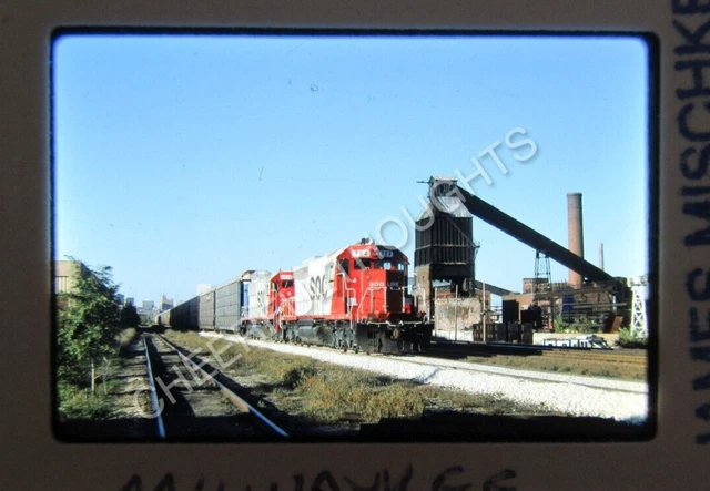 Original '87 Kodachrome Slide SOO Line 784 SD40-2 action Milwaukee, WI     38V32
