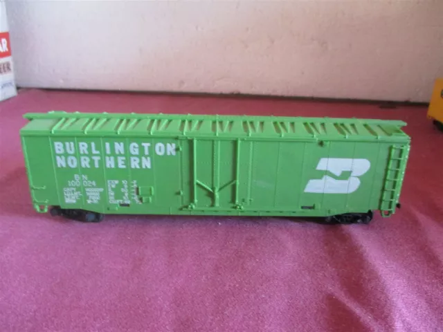 HO Scale Burlington Northern BN 100024 Plug Door Box Train Car Railroad