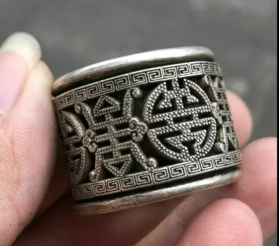 Exquisite Old Chinese tibet silver handcarved fu shou Pull finger Ring statue 91