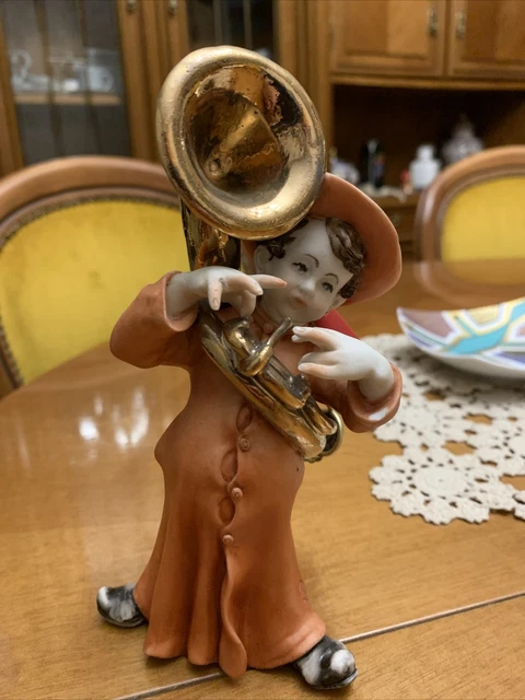 Porcellana CAPODIMONTE la MEDEA - decorazioni in oro