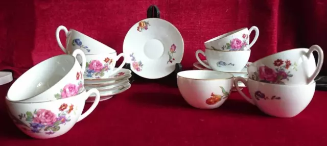 Ancien Service à Café en Porcelaine 18 pièces Tasses et Soucoupes