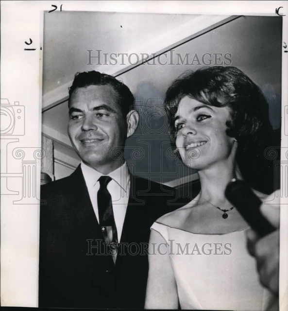 1965 PRESS PHOTO Marina Oswald and her husband Kenneth Jess Porter in  Richardson £9.60 - PicClick UK