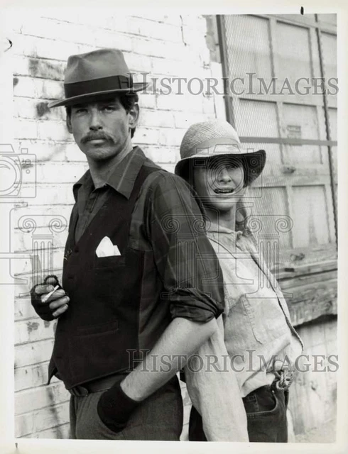 1984 Press Photo Stephanie Zimbalist, Pierce Brosnan on "Remington Steele"