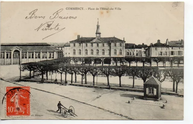 COMMERCY - Meuse - CPA 55 - la place de l' Hotel de ville