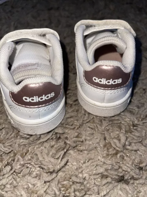 Adidas Infant Toddler Shoes Court Sneakers Size 4K White with Gold Stripes EUC 3