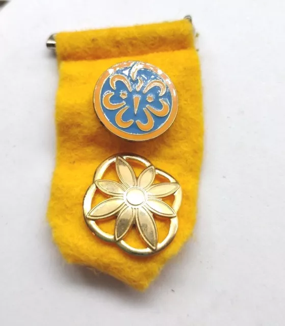 Girl Scout World Association - Daisy Membership Sash Vest Pin Set Of Two