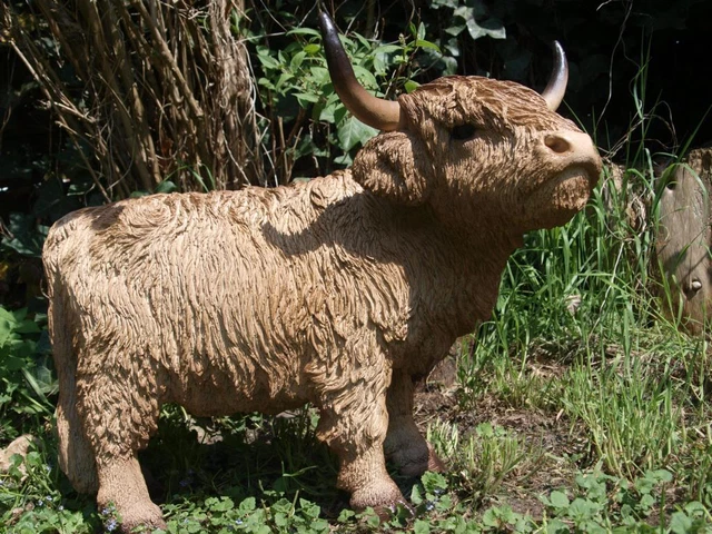 Holztiger Spielfigur - Schottisches Hochlandrind Stehend, Handbemalt Aus Holz, Ca. 15,5x10 Cm