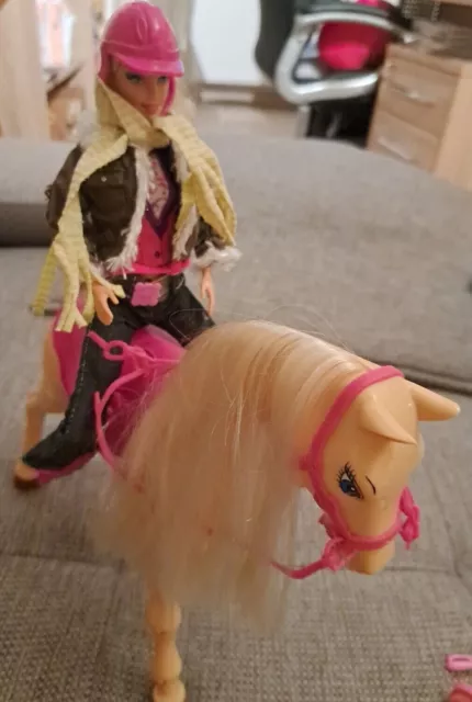 Weihnachten,Mattel Barbie Pferd m.Reiterin u Zubehör,kann laufen,Disneykleid