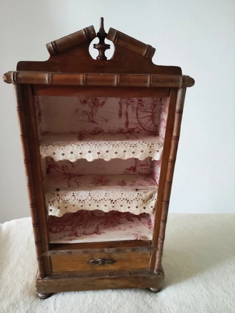 Armoire de poupée en bambou et bois années 70