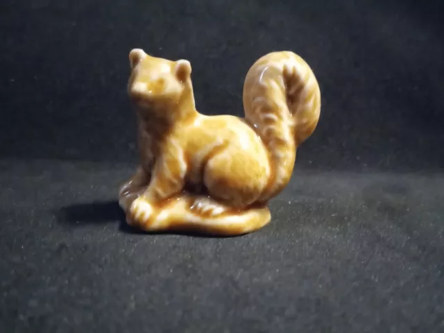 Vintage Porcelain Wade England Red Rose Tea Ferret Miniature Figurine