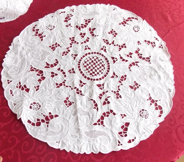 Chemin De Table Ovale Blanc Brodé Main Richelieu, 37x70cm, Neuf Sans étiquette