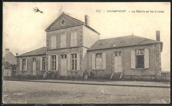 CPA Champvert, la Mairie et Écoles