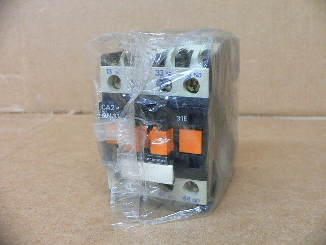 TELEMECANIQUE CA2 DN31 Control Relay 120V (NIB)