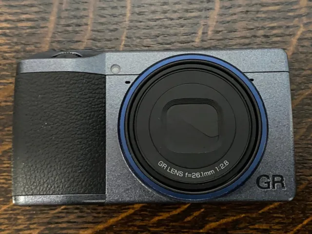 Ricoh GR IIIx Digital Camera Urban Edition  - Black (26.1mm f/2.8 GR Lens) 2