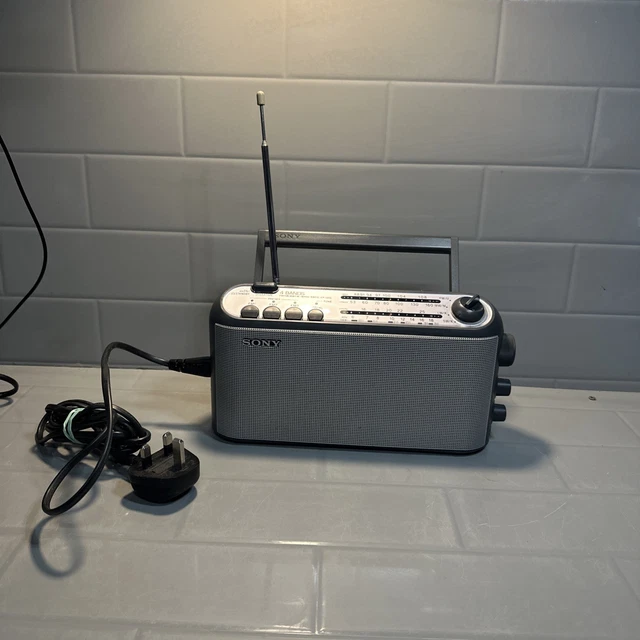 RADIO PORTABLE FM/SW/LW/ Sony ICF-M770SL / worldwide shipping EUR 65,00 - ES