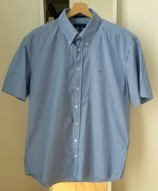 Camicia da uomo a maniche corte TOMMY HILFIGER.Taglia 41/16. A righe bianca/blu.