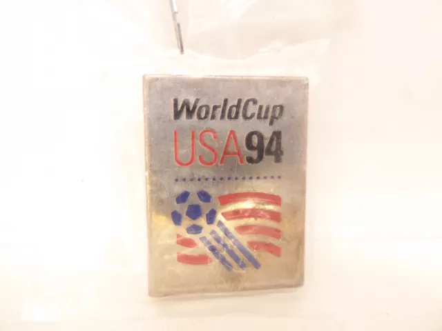 Pin's Pins Pin Badge - FOOTBALL - USA 94 - COUPE DU MONDE / WORLD CUP