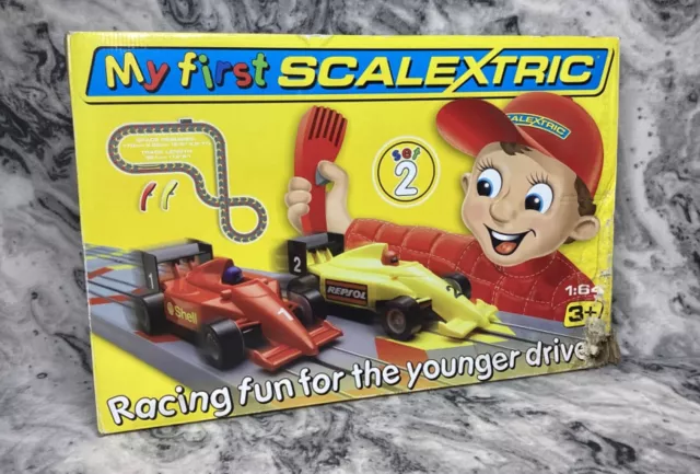 Hornby Scalextric G1047 My First Slot Racing Set 2 Cars