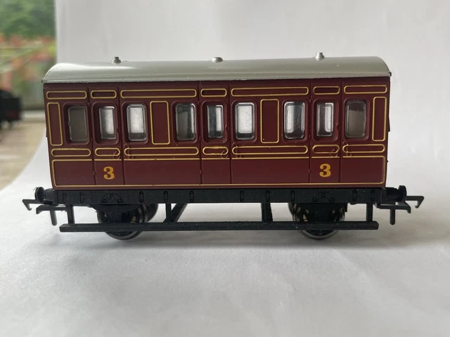LOWERED HORNBY 4 Wheeled Coach with Scratchbuilt Interior and Chassis £ ...