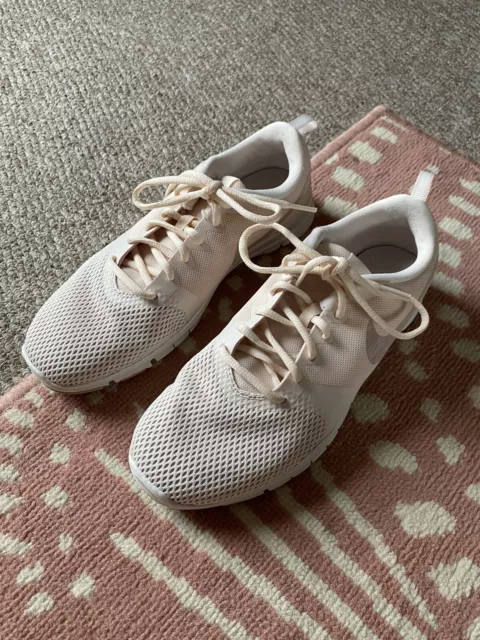 Nike flex essential deals training shoe