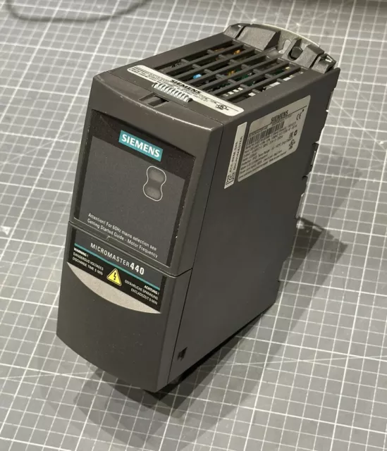 SIEMENS MICROMASTER 440 6SE6440-2UC15-5AA1 0.55kW Frequenzumrichter 230V Input