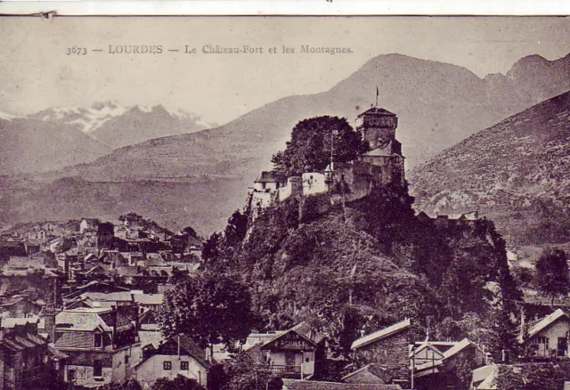 CPA 65 Près Tarbes LOURDES Le CHATEAU-FORT et les Montagnes des PYRENEES 1931