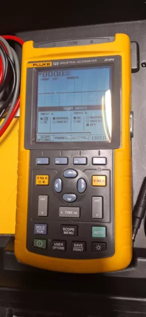 FLUKE 123 Scopmeter 20 MHz avec le coffret et les cordons 3