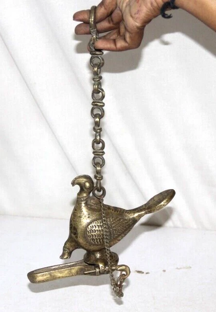 Pistolet Antique En Laiton Gravé à La Main - Forme De Poisson Avec Chaîne Et Bouteille à Poudre - Vintage Inde Début 1900