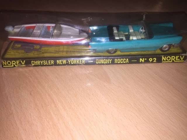 Miniature NOREV 92 – Chrysler New Yorker Et Dinghy Rocca – Bleu Clair – En Boîte