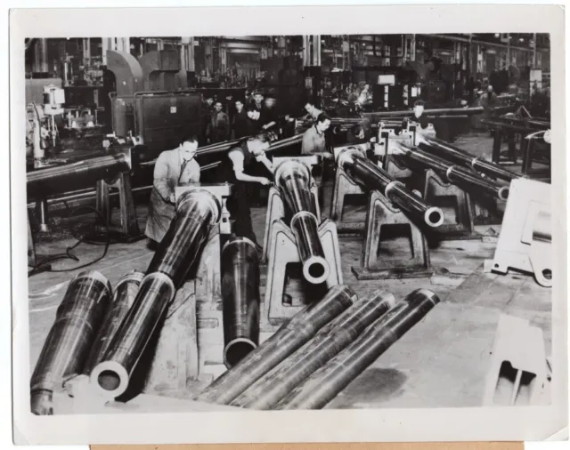 1940 British 3.7 inch Guns Under Construction Royal Ordinance Works News Photo