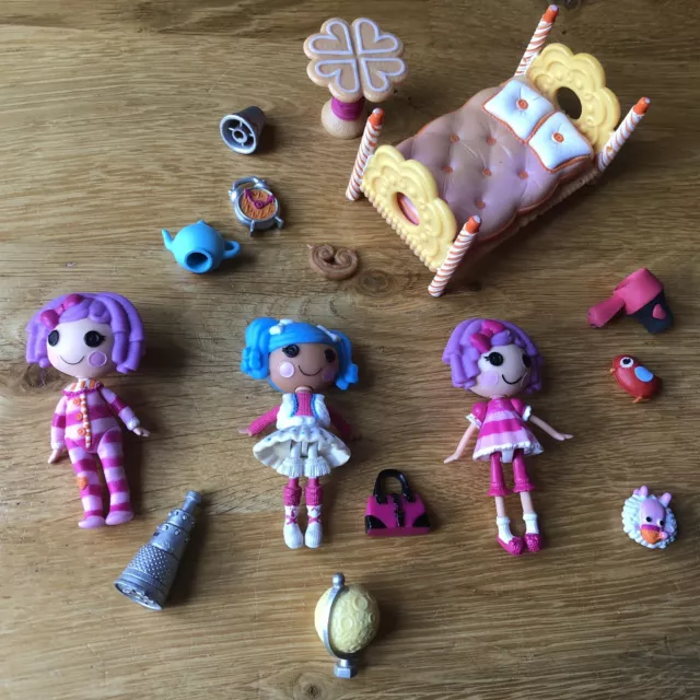La La Loopsy three characters with biscuit bed table and other accessories VGC