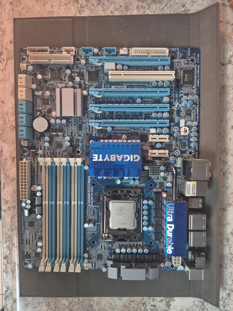 GIGABYTE GA-X58A-UD3R LGA 1366 Motherboard w/ intel i7 950 CPU