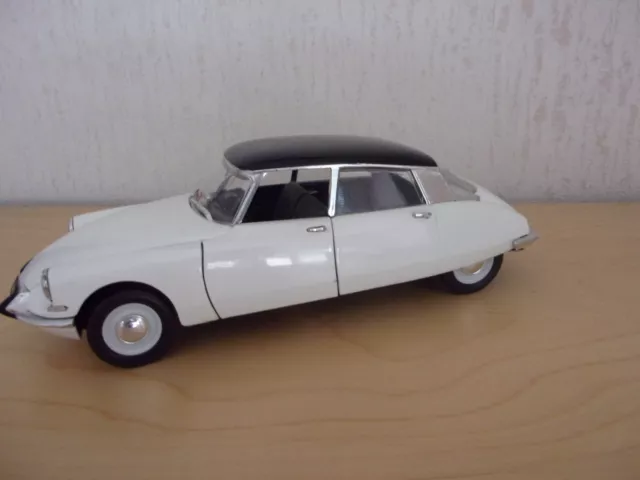 CITROËN DS 19 SOLIDO Echelle 1/18ème