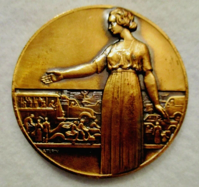 Deux médailles en bronze dont : Une gravée La préventi