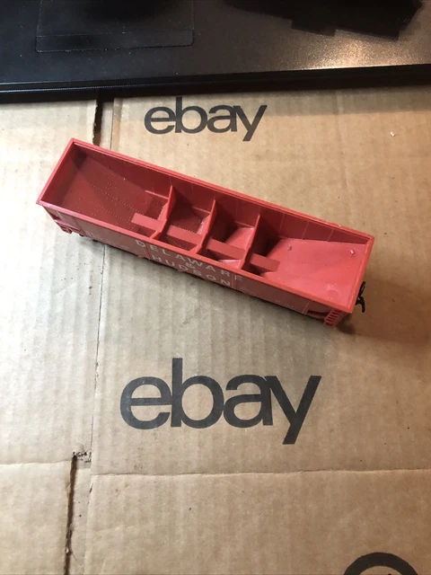 BACHMANN DELAWARE & HUDSON D & H 12312, Coal Hopper Car, Red (9686) 3