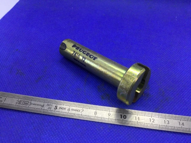 Agrafe D'enjoliveur De Roue Peugeot 305 D'origine - Référence 7437.06, Neuve Sans Emballage