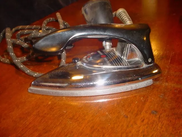 Vintage General Electric AC/DC Travel Stream Iron 14F19