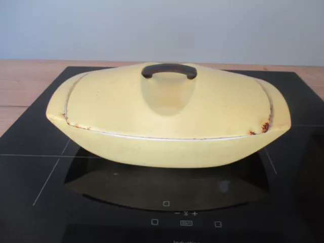 COCOTTE EN FONTE JAUNE années 50/60 DESIGN RAYMOND LOEWY LE CREUSET N° 45