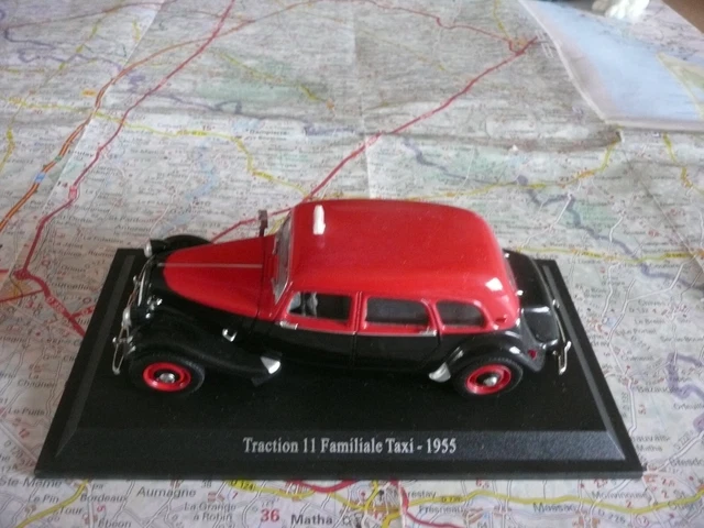 CITROËN Traction 11 Familiale Taxi 1955 Universal Hobbies 1/43 sur Socle