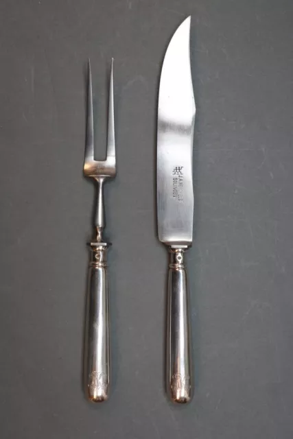 Zweiteiliges Fleischbesteck - um 1930 - versilbert - mit Monogramm - W31 Zweiteiliges Fleischbesteck - um 1930 - versilbert - mit Monogramm - W31