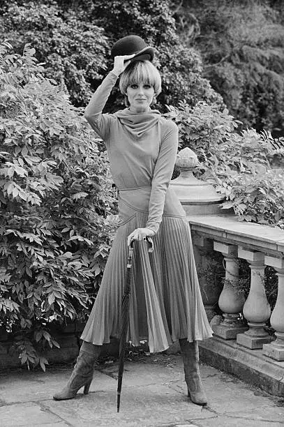 English Actress And Model Joanna Lumley Posed 1976 OLD PHOTO 3