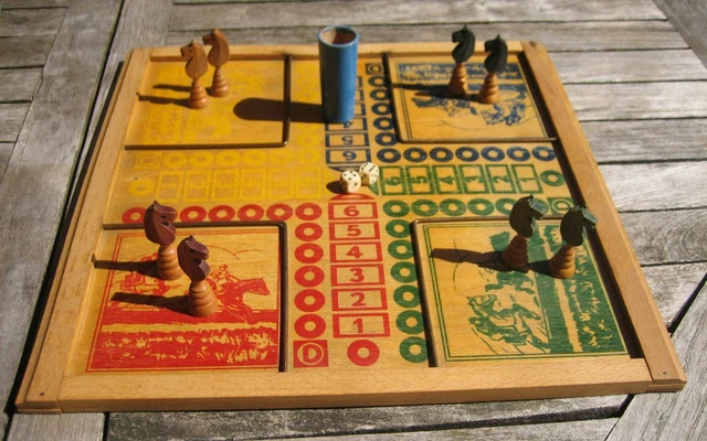 ANCIEN JEU DE dadas (petits chevaux) EUR 20,00 - FR
