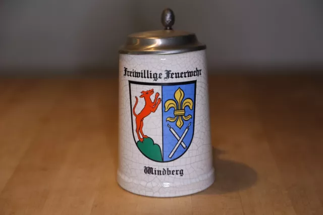 alter Herr Keramik Bierkrug mit Zinndeckel Freiw. Feuerwehr Windberg *** defekt