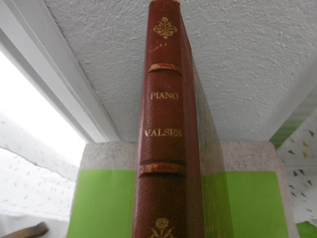 Recueil de danses VALSES ( 15 partitions)  XIX