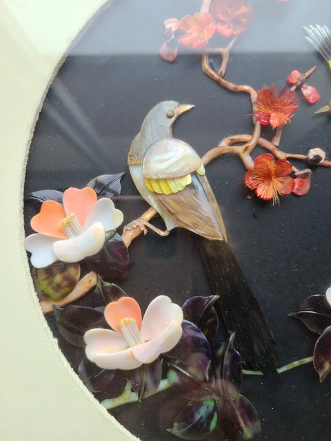PAIRE TABLEAU BOIS et coquillage; décor d'oiseau PAON exotique; gauche