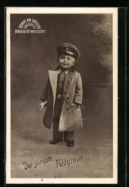 AK Kleiner Junge als der jüngste Feldgraue, Kinder Kriegspropaganda 1916